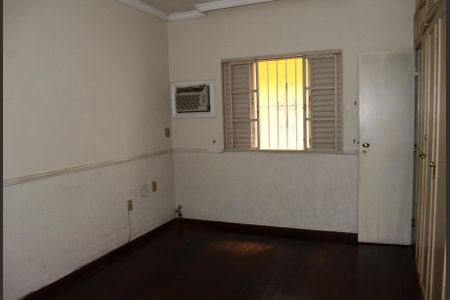 Casa à venda com 193m², 5 quartos e 4 vagasQuarto Suíte