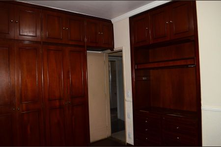 Casa à venda com 193m², 5 quartos e 4 vagasQuarto 2 - Armários