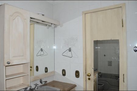Casa à venda com 193m², 5 quartos e 4 vagasBanheiro Corredor