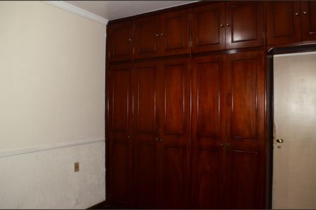 Casa à venda com 193m², 5 quartos e 4 vagasQuarto 2 - Armários