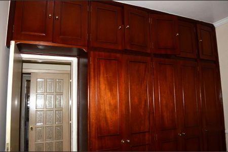 Casa à venda com 193m², 5 quartos e 4 vagasQuarto 3 - Armários