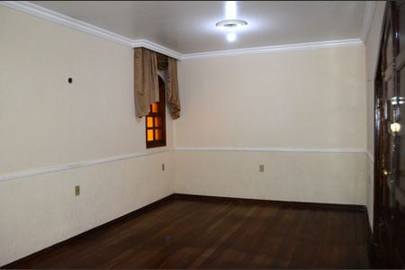 Casa à venda com 193m², 5 quartos e 4 vagasSala