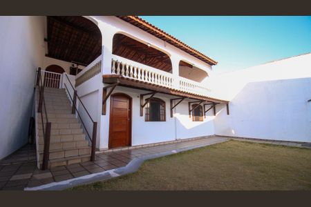 Casa à venda com 250m², 3 quartos e 3 vagasFachada (Casa 1)