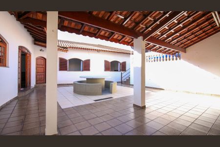 Casa à venda com 250m², 3 quartos e 3 vagasQuintal 2