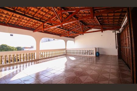 Casa à venda com 250m², 3 quartos e 3 vagasGaragem