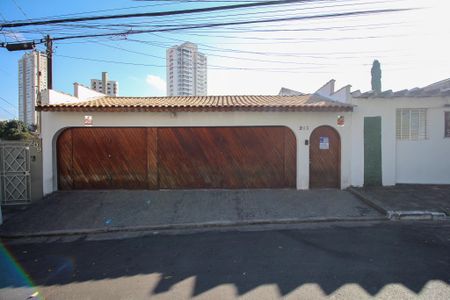 Casa à venda com 250m², 3 quartos e 3 vagasFachada