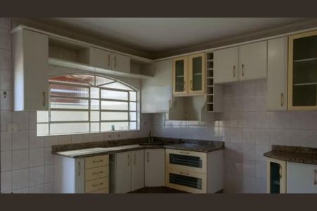 Casa à venda com 194m², 3 quartos e 4 vagas