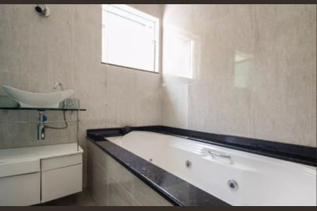 Casa à venda com 298m², 3 quartos e 3 vagas