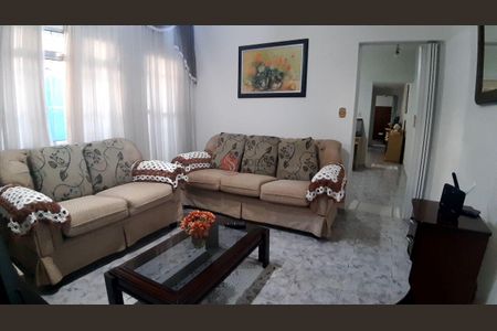 Casa à venda com 116m², 2 quartos e 5 vagas