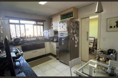 Casa à venda com 350m², 4 quartos e 4 vagas