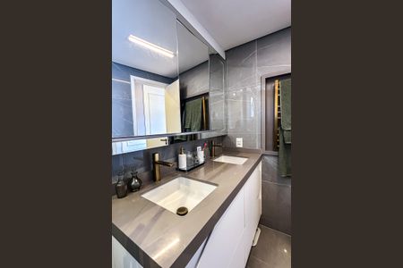 Apartamento à venda com 159m², 3 quartos e 3 vagasBanheiro da Suíte 1