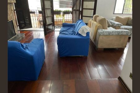 Casa à venda com 211m², 3 quartos e 4 vagas