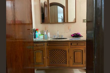 Casa à venda com 211m², 3 quartos e 4 vagas