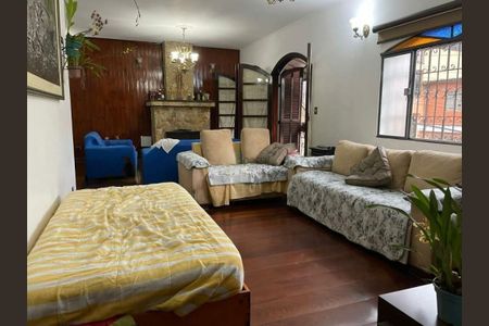 Casa à venda com 211m², 3 quartos e 4 vagas