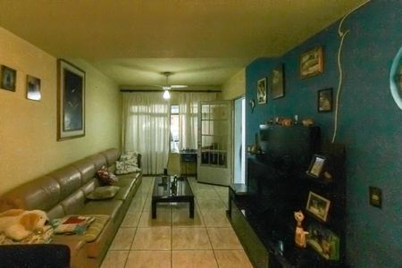 Casa à venda com 161m², 3 quartos e 2 vagasSala