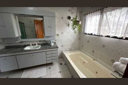 Casa à venda com 340m², 3 quartos e 6 vagas