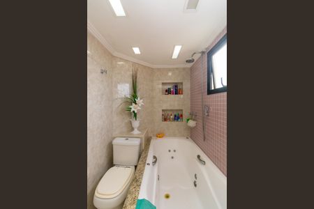 Apartamento à venda com 117m², 3 quartos e 2 vagas Apartamento à venda com 117m², 3 quartos e 2 vagasBanheiro da Suíte 2