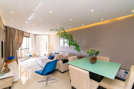 Apartamento à venda com 117m², 3 quartos e 2 vagas Apartamento à venda com 117m², 3 quartos e 2 vagasSala