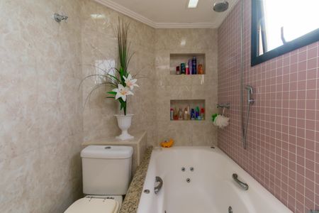 Apartamento à venda com 117m², 3 quartos e 2 vagas Apartamento à venda com 117m², 3 quartos e 2 vagasBanheiro da Suíte 2