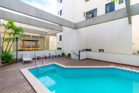 Apartamento à venda com 117m², 3 quartos e 2 vagas Apartamento à venda com 117m², 3 quartos e 2 vagasÁrea comum - Piscina