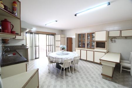 Casa para alugar com 564m², 5 quartos e 4 vagasCozinha