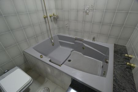 Casa para alugar com 564m², 5 quartos e 4 vagasBanheiro da Suíte 4