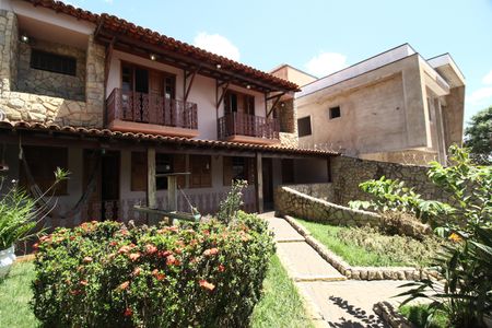 Casa para alugar com 564m², 5 quartos e 4 vagasFachada