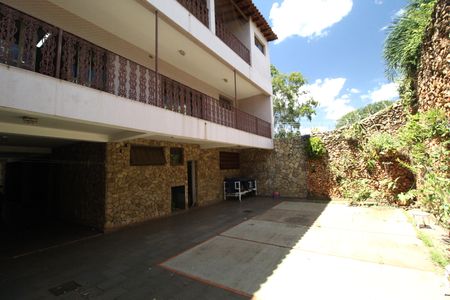 Casa para alugar com 564m², 5 quartos e 4 vagasQuintal