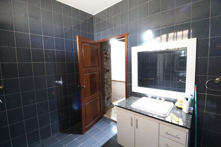 Casa para alugar com 564m², 5 quartos e 4 vagasBanheiro Social