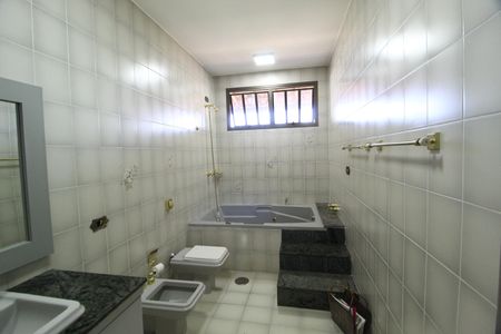 Casa para alugar com 564m², 5 quartos e 4 vagasBanheiro da Suíte 4