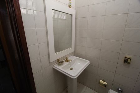 Casa para alugar com 564m², 5 quartos e 4 vagasBanheiro de serviço