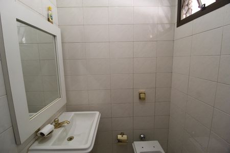 Casa para alugar com 564m², 5 quartos e 4 vagasBanheiro de serviço