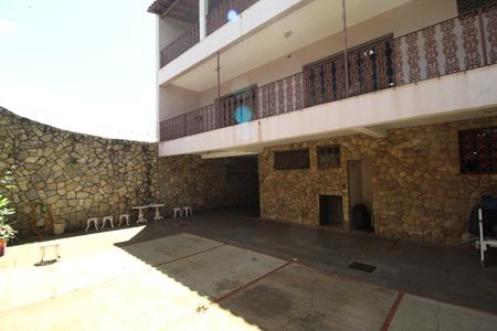 Casa para alugar com 564m², 5 quartos e 4 vagasQuintal