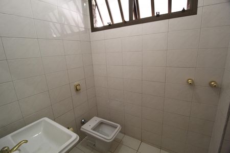 Casa para alugar com 564m², 5 quartos e 4 vagasBanheiro de serviço