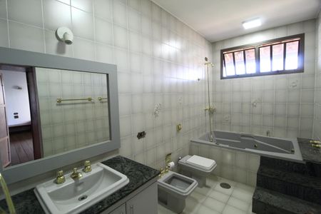 Casa para alugar com 564m², 5 quartos e 4 vagasBanheiro da Suíte 4