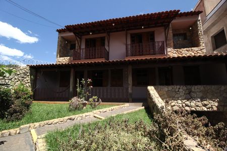 Casa para alugar com 564m², 5 quartos e 4 vagasFachada