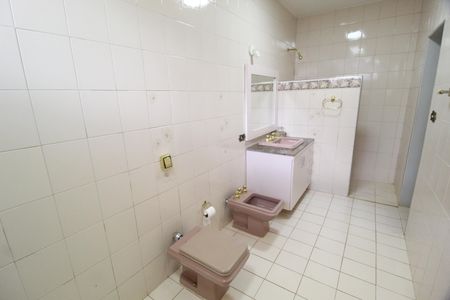 Casa para alugar com 564m², 5 quartos e 4 vagasBanheiro da Suíte 2