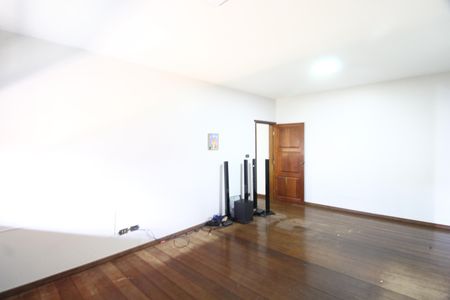 Casa para alugar com 564m², 5 quartos e 4 vagasSala 2