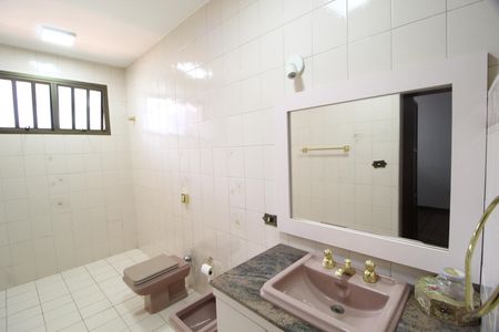 Casa para alugar com 564m², 5 quartos e 4 vagasBanheiro da Suíte 2