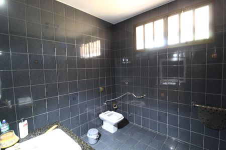 Casa para alugar com 564m², 5 quartos e 4 vagasBanheiro Social