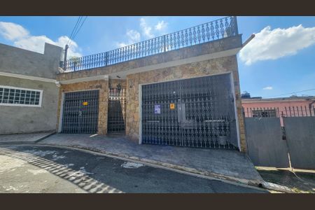 Casa para alugar com 420m², 3 quartos e 4 vagas Casa para alugar com 420m², 3 quartos e 4 vagasFachada