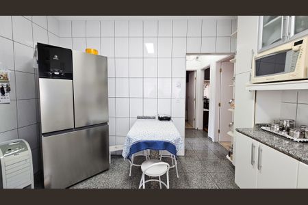 Casa para alugar com 420m², 3 quartos e 4 vagas Casa para alugar com 420m², 3 quartos e 4 vagasCozinha