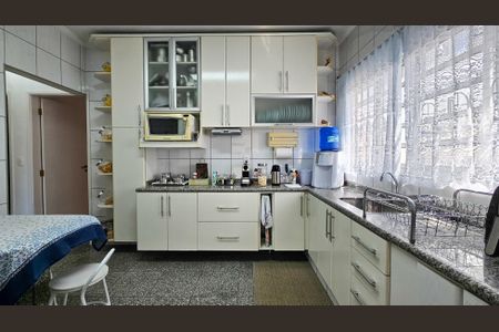 Casa para alugar com 420m², 3 quartos e 4 vagas Casa para alugar com 420m², 3 quartos e 4 vagasCozinha