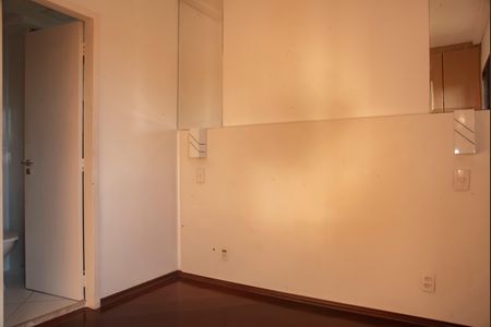 Apartamento à venda com 75m², 3 quartos e 2 vagasSuíte