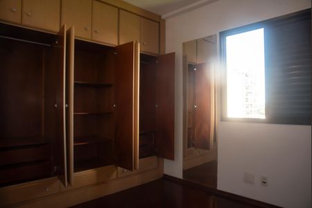 Apartamento à venda com 75m², 3 quartos e 2 vagasQuarto 2