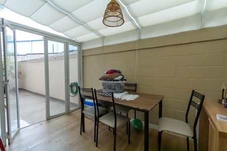 Apartamento à venda com 73m², 2 quartos e 1 vaga Apartamento à venda com 73m², 2 quartos e 1 vagaVaranda