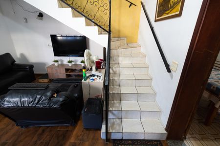 Casa à venda com 140m², 3 quartos e 2 vagasEscada de Acesso