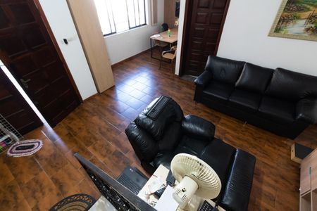 Casa à venda com 140m², 3 quartos e 2 vagasSala