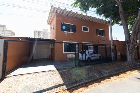 Casa à venda com 140m², 3 quartos e 2 vagasFachada