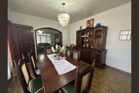 Casa à venda com 170m², 2 quartos e 2 vagasSala